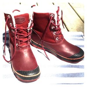 KEEN Elsa waterproof boot, 9.5